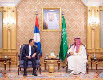 Crown Prince of Saudi Arabia Meets Prime Minister of Laos on the Sidelines of the Gulf-ASEAN Summit