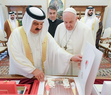 HM King Meets HH Pope