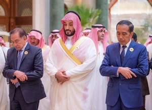 HRH Crown Prince and Delegation Leaders Participating in the Gulf-ASEAN Summit Observe Friday Prayer in Riyadh