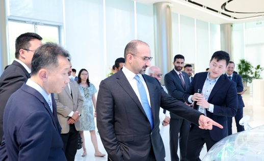 Industry Minister Visits Huawei Headquarters