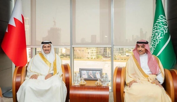 Saudi Minister of Media Discusses Ways to Enhance Media Cooperation with Bahraini Counterpart